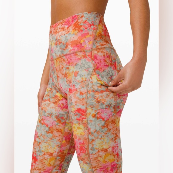 LULULEMON | High Rise Align with Pockets Floral Patterned Leggings 25” - Picture 4 of 16